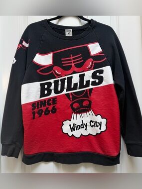 HARDWOOD CLASSICS NBA CHICAGO BULLS WINDY CITY CREWNECK PULLOVER SWEATSHIRT MED